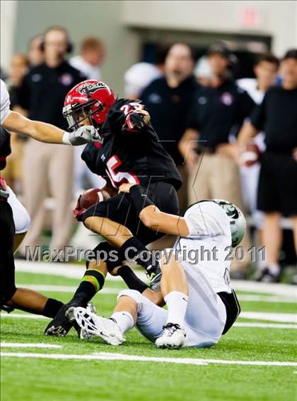 Thumbnail 1 in Cedar Hill vs. Guyer (Kirk Herbstreit National Kickoff Classic) photogallery.