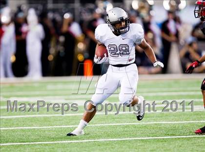 Thumbnail 2 in Cedar Hill vs. Guyer (Kirk Herbstreit National Kickoff Classic) photogallery.