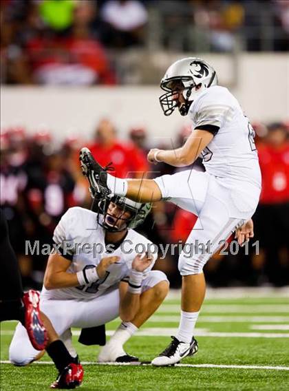 Thumbnail 3 in Cedar Hill vs. Guyer (Kirk Herbstreit National Kickoff Classic) photogallery.