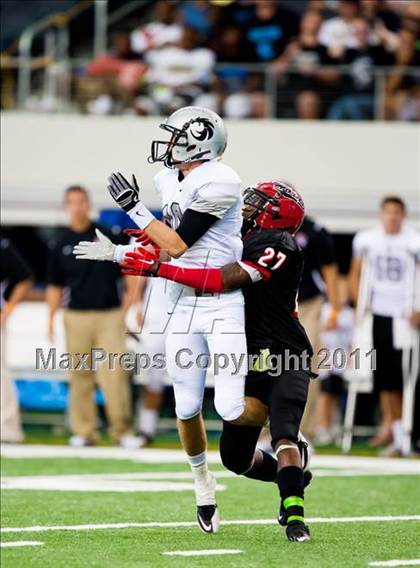 Thumbnail 2 in Cedar Hill vs. Guyer (Kirk Herbstreit National Kickoff Classic) photogallery.