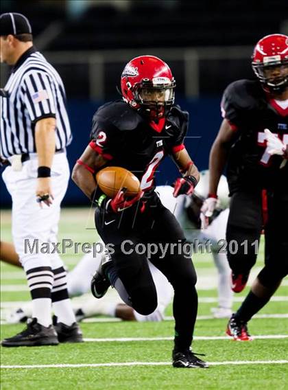 Thumbnail 2 in Cedar Hill vs. Guyer (Kirk Herbstreit National Kickoff Classic) photogallery.