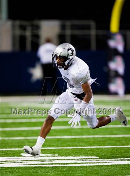 Thumbnail 3 in Cedar Hill vs. Guyer (Kirk Herbstreit National Kickoff Classic) photogallery.