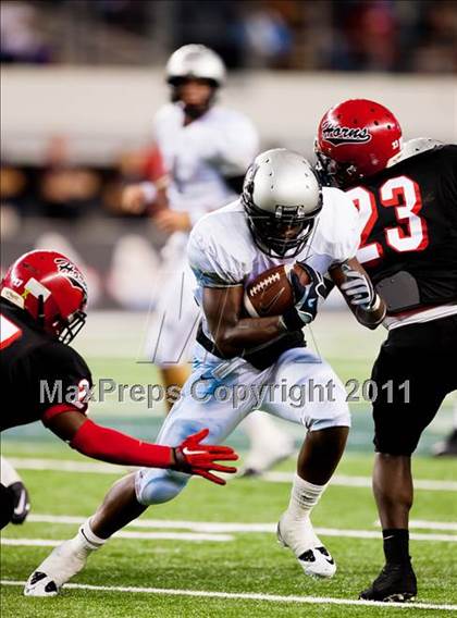 Thumbnail 1 in Cedar Hill vs. Guyer (Kirk Herbstreit National Kickoff Classic) photogallery.
