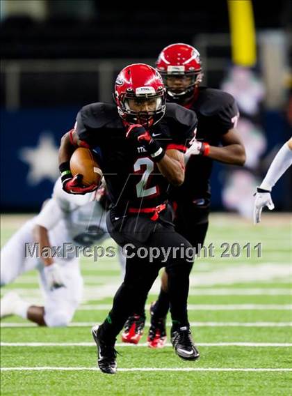 Thumbnail 3 in Cedar Hill vs. Guyer (Kirk Herbstreit National Kickoff Classic) photogallery.