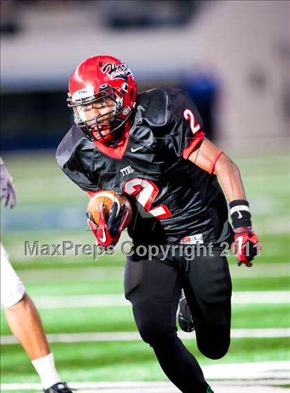 Thumbnail 1 in Cedar Hill vs. Guyer (Kirk Herbstreit National Kickoff Classic) photogallery.