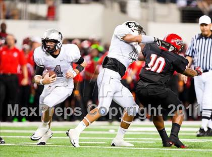 Thumbnail 3 in Cedar Hill vs. Guyer (Kirk Herbstreit National Kickoff Classic) photogallery.