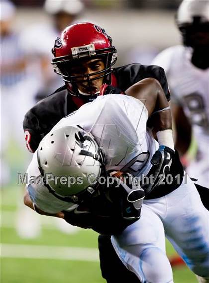 Thumbnail 3 in Cedar Hill vs. Guyer (Kirk Herbstreit National Kickoff Classic) photogallery.