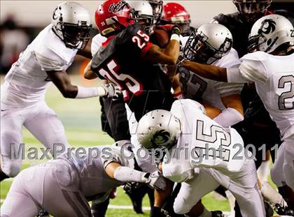 Thumbnail 3 in Cedar Hill vs. Guyer (Kirk Herbstreit National Kickoff Classic) photogallery.