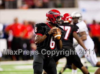 Thumbnail 1 in Cedar Hill vs. Guyer (Kirk Herbstreit National Kickoff Classic) photogallery.