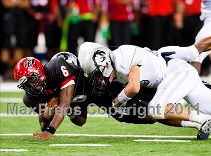 Thumbnail 1 in Cedar Hill vs. Guyer (Kirk Herbstreit National Kickoff Classic) photogallery.