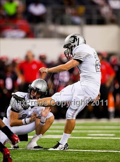 Thumbnail 2 in Cedar Hill vs. Guyer (Kirk Herbstreit National Kickoff Classic) photogallery.