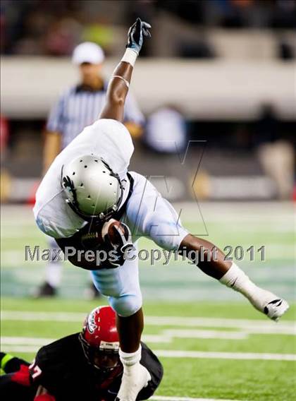 Thumbnail 1 in Cedar Hill vs. Guyer (Kirk Herbstreit National Kickoff Classic) photogallery.