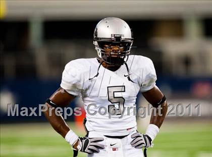 Thumbnail 2 in Cedar Hill vs. Guyer (Kirk Herbstreit National Kickoff Classic) photogallery.