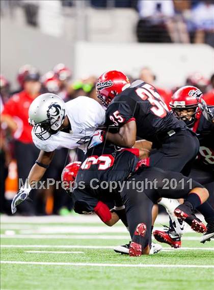 Thumbnail 2 in Cedar Hill vs. Guyer (Kirk Herbstreit National Kickoff Classic) photogallery.