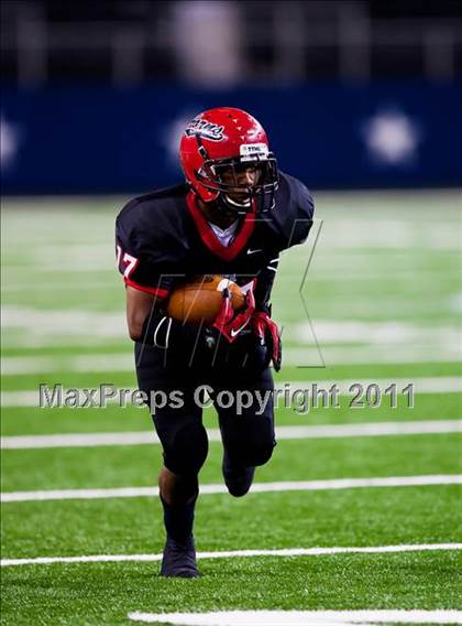 Thumbnail 2 in Cedar Hill vs. Guyer (Kirk Herbstreit National Kickoff Classic) photogallery.