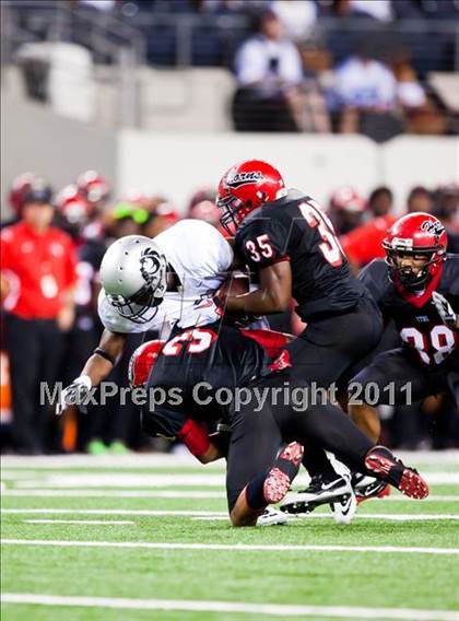 Thumbnail 1 in Cedar Hill vs. Guyer (Kirk Herbstreit National Kickoff Classic) photogallery.