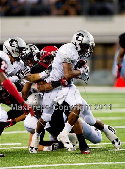 Thumbnail 3 in Cedar Hill vs. Guyer (Kirk Herbstreit National Kickoff Classic) photogallery.
