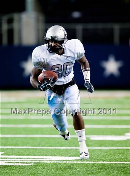 Thumbnail 2 in Cedar Hill vs. Guyer (Kirk Herbstreit National Kickoff Classic) photogallery.