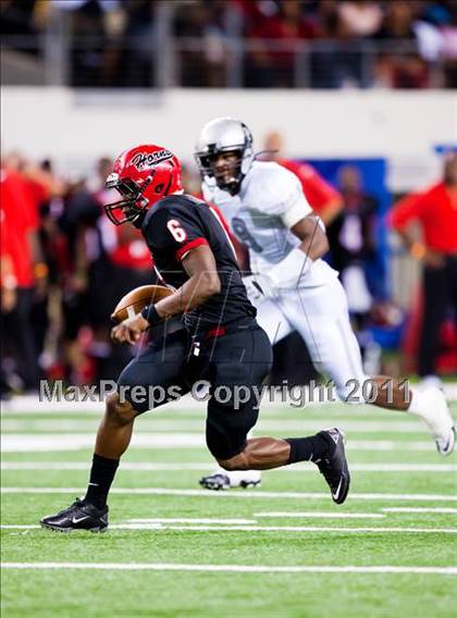 Thumbnail 2 in Cedar Hill vs. Guyer (Kirk Herbstreit National Kickoff Classic) photogallery.