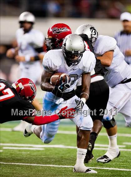 Thumbnail 2 in Cedar Hill vs. Guyer (Kirk Herbstreit National Kickoff Classic) photogallery.