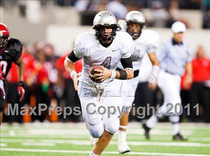 Thumbnail 2 in Cedar Hill vs. Guyer (Kirk Herbstreit National Kickoff Classic) photogallery.