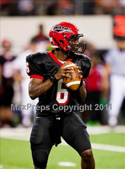 Thumbnail 3 in Cedar Hill vs. Guyer (Kirk Herbstreit National Kickoff Classic) photogallery.