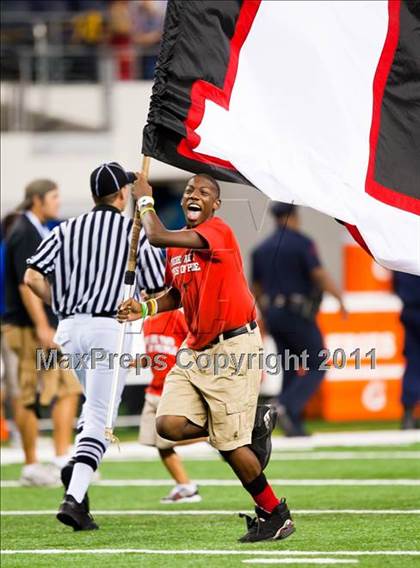 Thumbnail 1 in Cedar Hill vs. Guyer (Kirk Herbstreit National Kickoff Classic) photogallery.