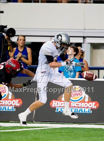 Thumbnail 1 in Cedar Hill vs. Guyer (Kirk Herbstreit National Kickoff Classic) photogallery.