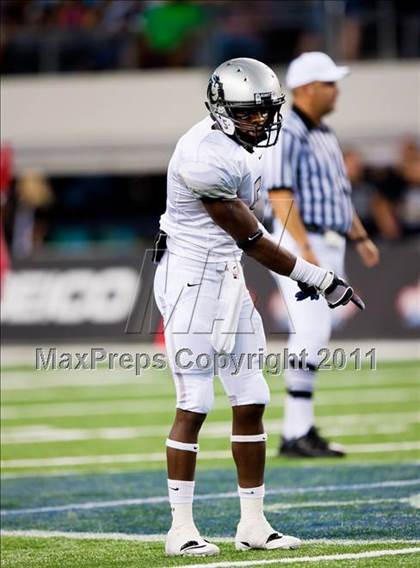 Thumbnail 3 in Cedar Hill vs. Guyer (Kirk Herbstreit National Kickoff Classic) photogallery.