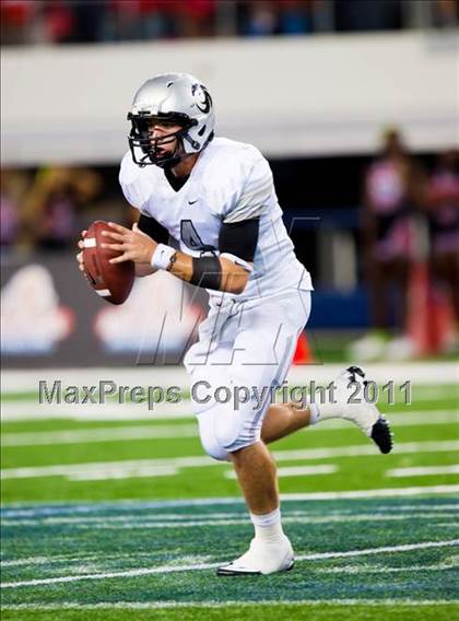Thumbnail 3 in Cedar Hill vs. Guyer (Kirk Herbstreit National Kickoff Classic) photogallery.