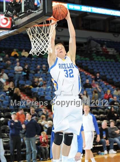Thumbnail 2 in Rice Lake vs. Duluth East photogallery.