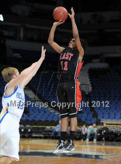 Thumbnail 3 in Rice Lake vs. Duluth East photogallery.