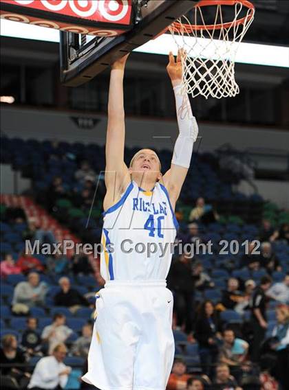 Thumbnail 2 in Rice Lake vs. Duluth East photogallery.