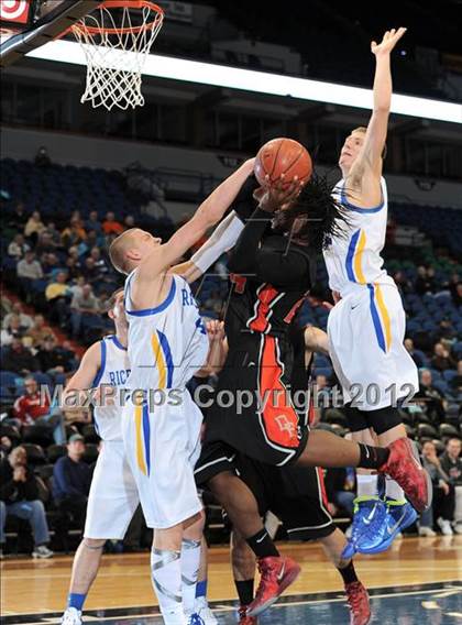 Thumbnail 3 in Rice Lake vs. Duluth East photogallery.