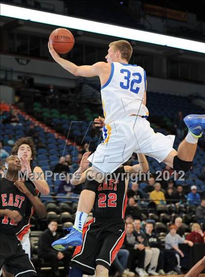 Thumbnail 1 in Rice Lake vs. Duluth East photogallery.