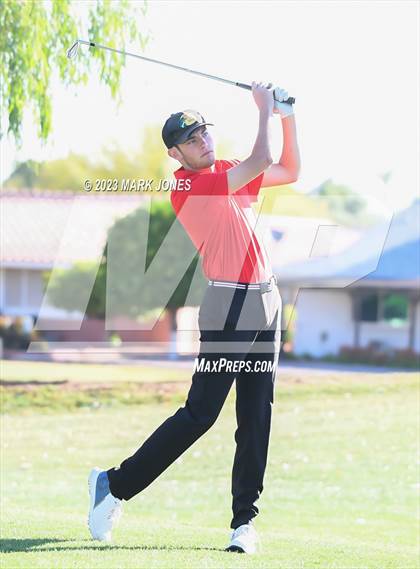 Thumbnail 3 in Metro Invitational Golf Tournament photogallery.