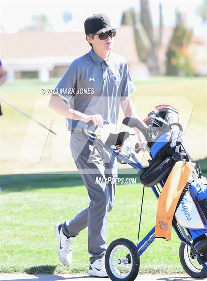 Thumbnail 3 in Metro Invitational Golf Tournament photogallery.