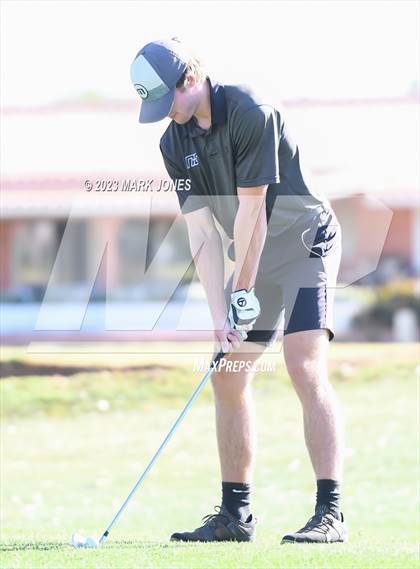 Thumbnail 3 in Metro Invitational Golf Tournament photogallery.