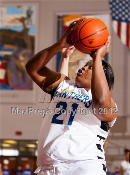 Thumbnail 2 in Barbers Hill vs Ozen (UIL 4A Region 3 Final) photogallery.