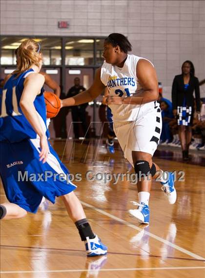 Thumbnail 1 in Barbers Hill vs Ozen (UIL 4A Region 3 Final) photogallery.