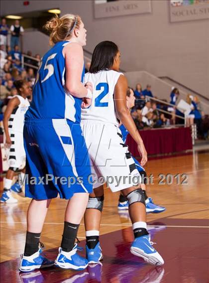 Thumbnail 3 in Barbers Hill vs Ozen (UIL 4A Region 3 Final) photogallery.
