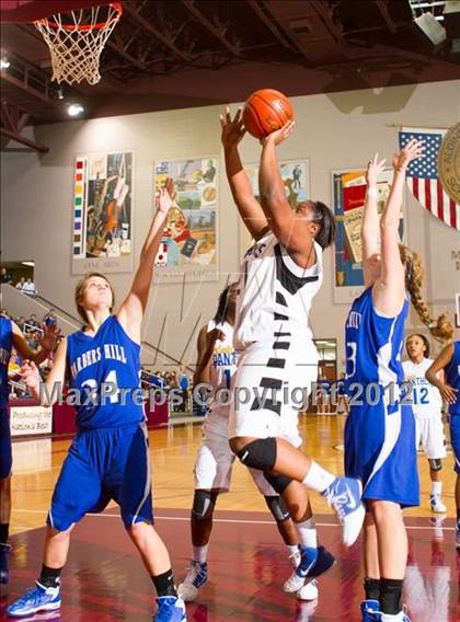 Thumbnail 3 in Barbers Hill vs Ozen (UIL 4A Region 3 Final) photogallery.