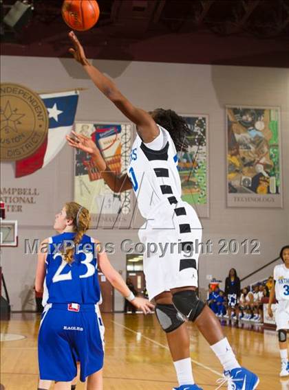 Thumbnail 2 in Barbers Hill vs Ozen (UIL 4A Region 3 Final) photogallery.