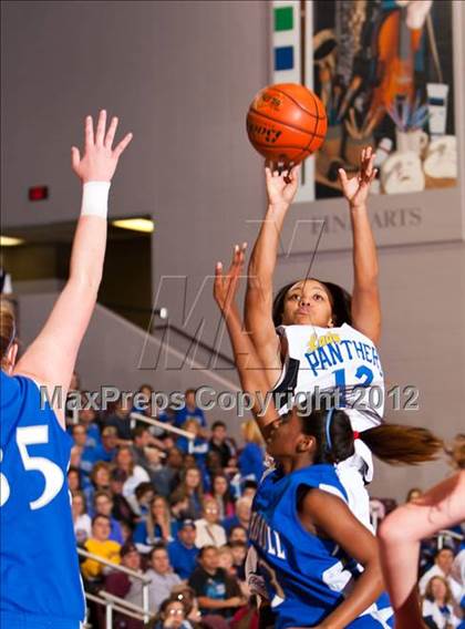 Thumbnail 1 in Barbers Hill vs Ozen (UIL 4A Region 3 Final) photogallery.
