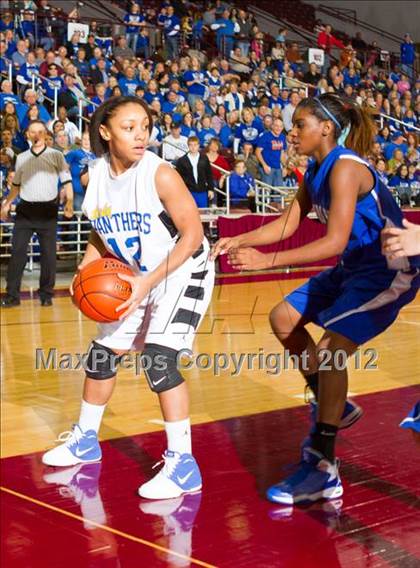 Thumbnail 1 in Barbers Hill vs Ozen (UIL 4A Region 3 Final) photogallery.