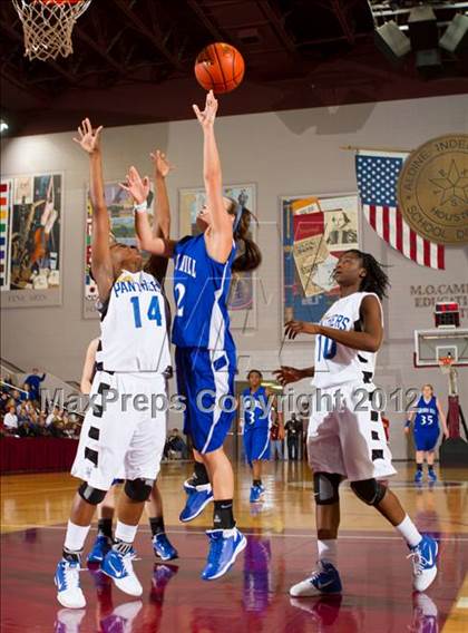 Thumbnail 2 in Barbers Hill vs Ozen (UIL 4A Region 3 Final) photogallery.