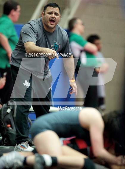 Thumbnail 2 in UIL 6A Region 1 Championships photogallery.