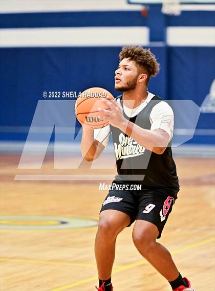 Thumbnail 1 in East Lake vs Largo (The Hoop Vibe) photogallery.