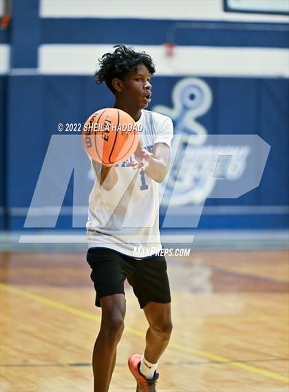 Thumbnail 1 in East Lake vs Largo (The Hoop Vibe) photogallery.