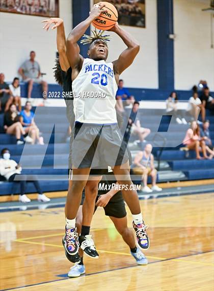 Thumbnail 2 in East Lake vs Largo (The Hoop Vibe) photogallery.